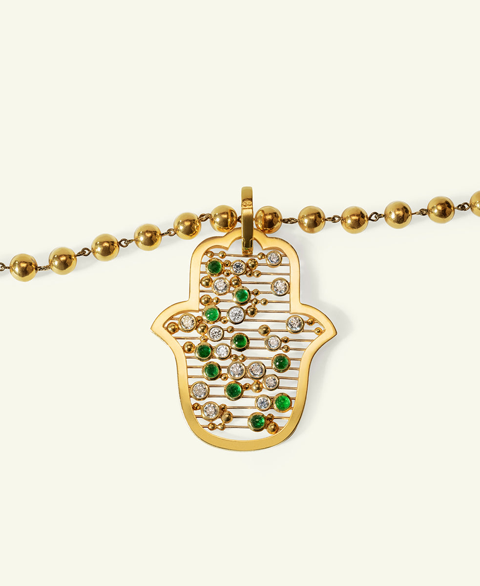 Hamsa pendant with emeralds – chain in 18k Gold | NOMIS Jewelry